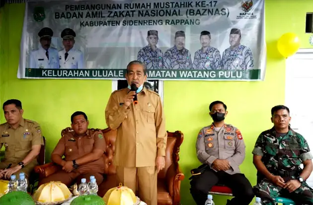 Bupati Sidrap Serahkan...