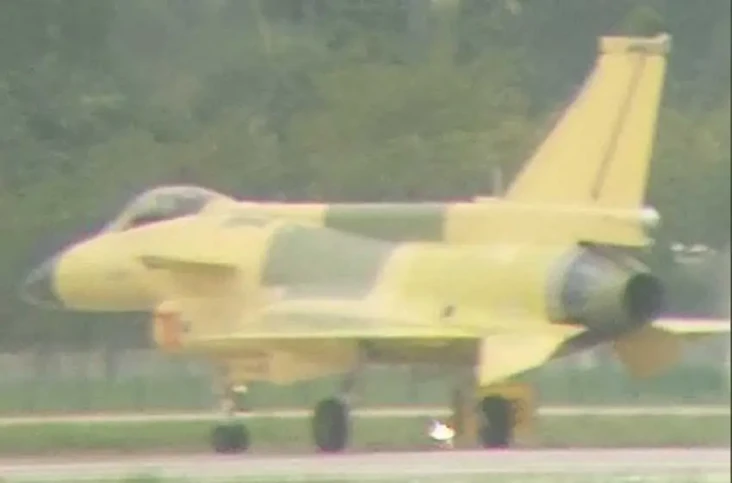 Tiru Pesawat F-16 AS,...