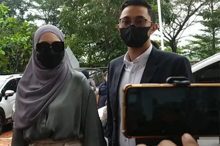 Jalani Sidang Cerai,...
