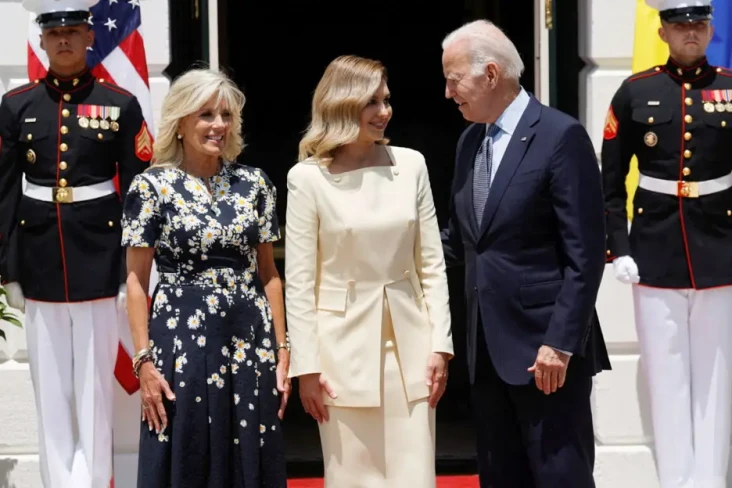 Sang Istri Bertemu Biden,...