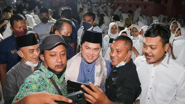 Pimpinan Pesantren Darul...