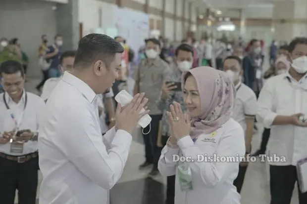 Bupati Winarti Hadiri...