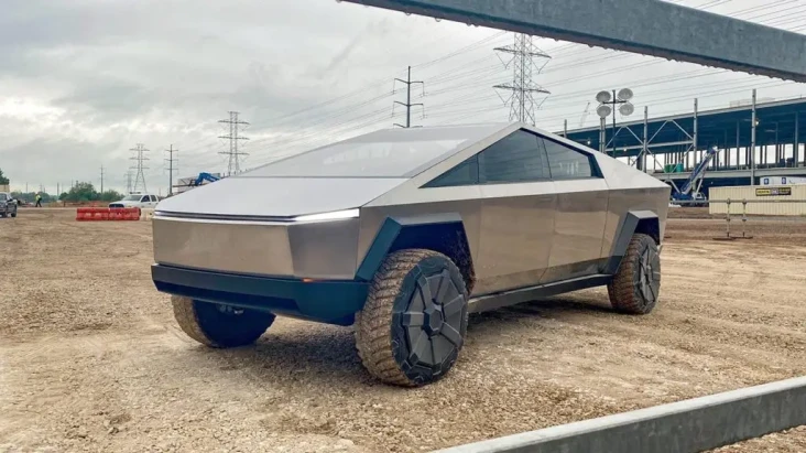 Pemesan Tesla Cybertruck...