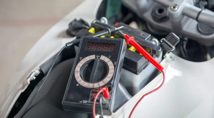 Cara Cek Aki Motor Lemah...