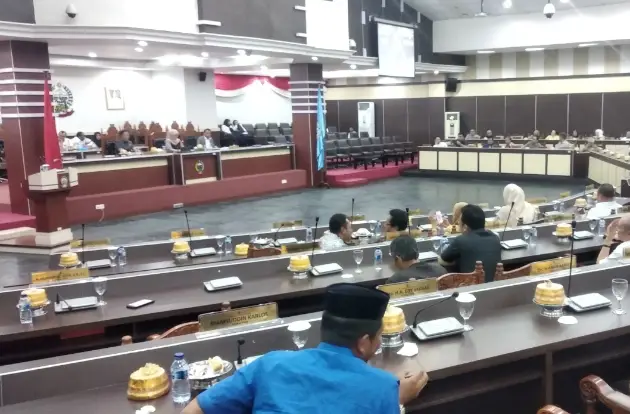 Gubernur Sudirman Tak...