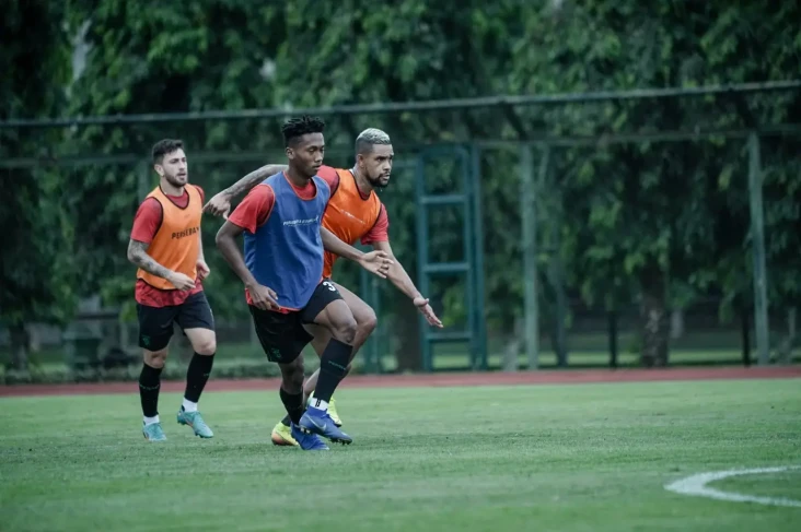 Persebaya Tantang Persikabo...