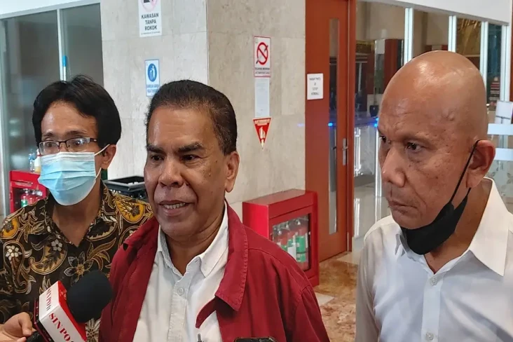 Sambangi DPR, Tim Advokat...