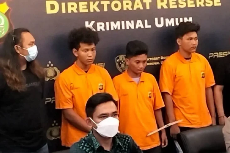 Tampang Culun 3 Remaja...