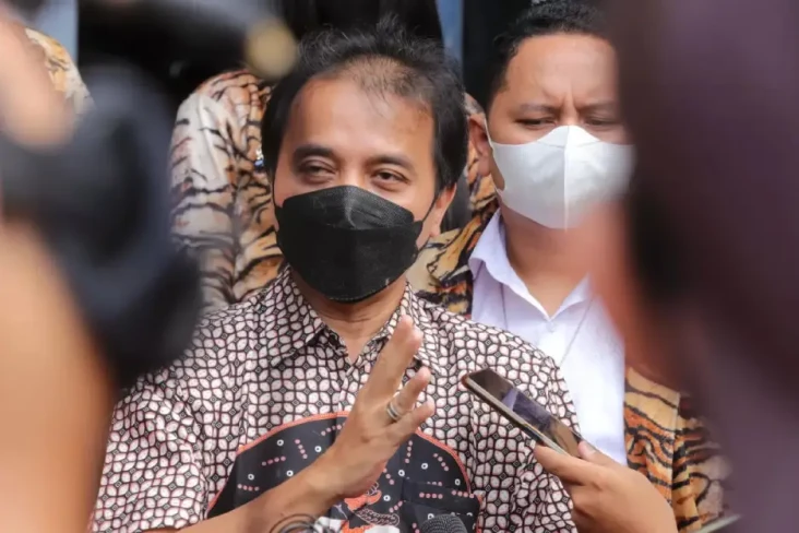 Roy Suryo Ditetapkan...