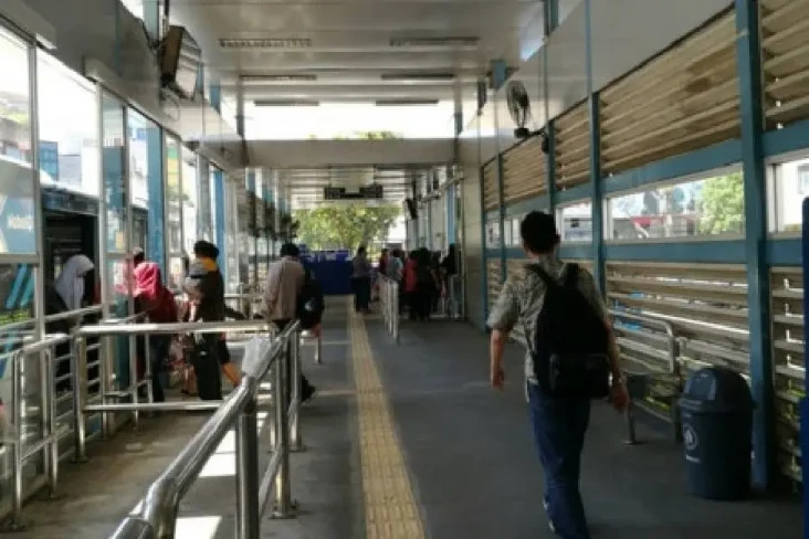 Transjakarta Operasikan...