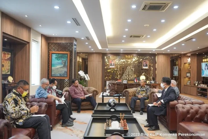 Dikunjungi Petinggi...
