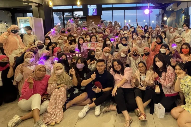 Fans Cha Eun Woo Perebutkan...