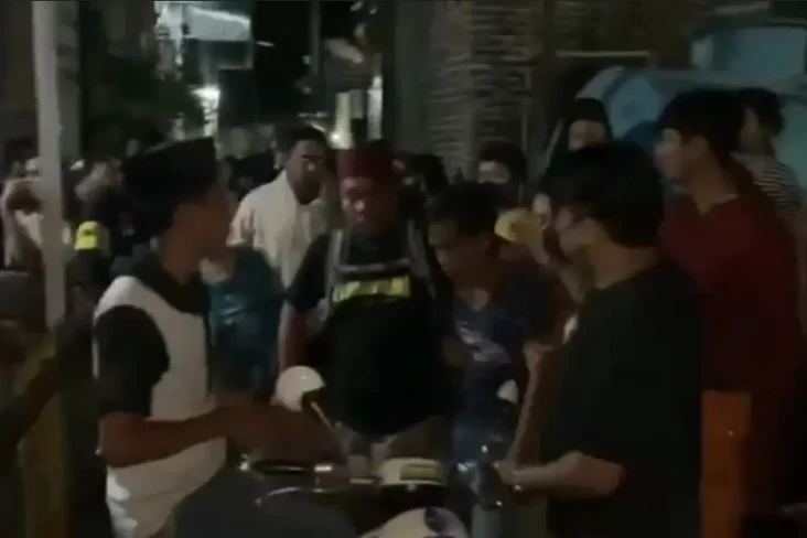 Tikam Anggota Satpol...