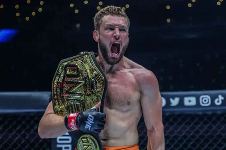 Raja MMA Reinier de...