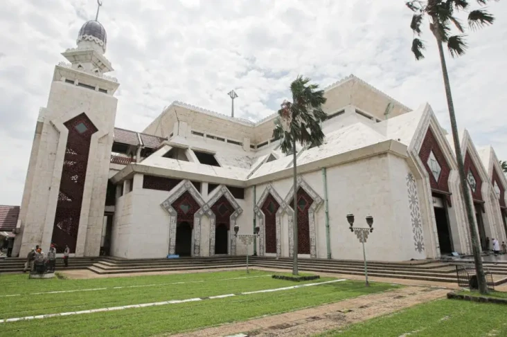 Sejarah Masjid At-Tin...