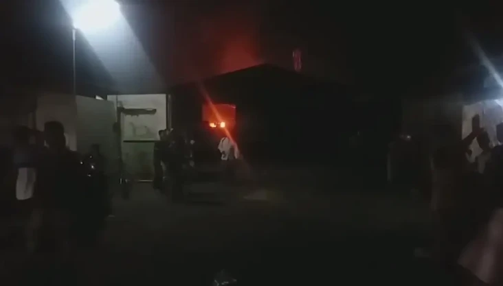 Pabrik Triplek di Jalan...