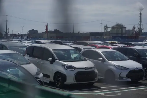 Gambar Toyota Sienta...