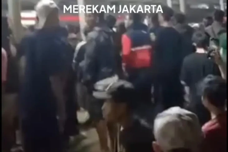 Hadang Viking, Persija...