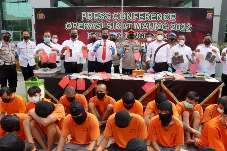 Operasi Sikat Maung,...
