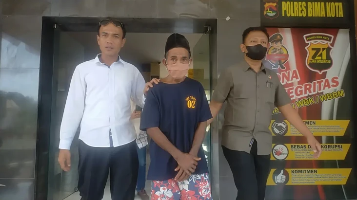 Ayah Bejat di Bima Setubuhi...