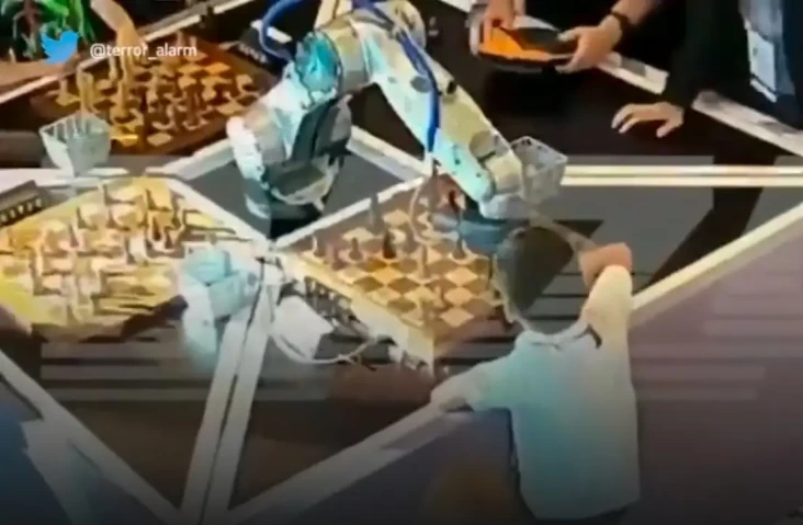 Robot Rusia Patahkan...