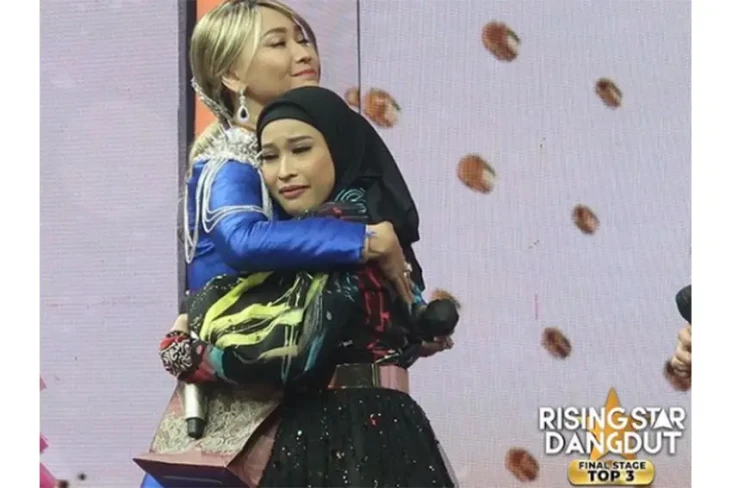 Dila Tersisih, Ayu dan...