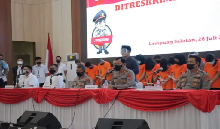 2 Selebgram dan 25 Admin...