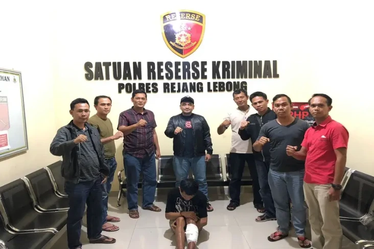 Beraksi di Lima TKP,...