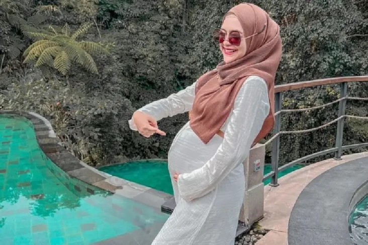 Ria Ricis Melahirkan...