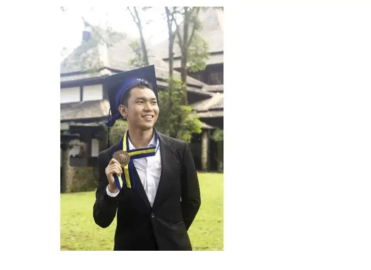 Lulus dari ITB, George...