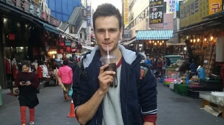 Pria Australia Bangun...