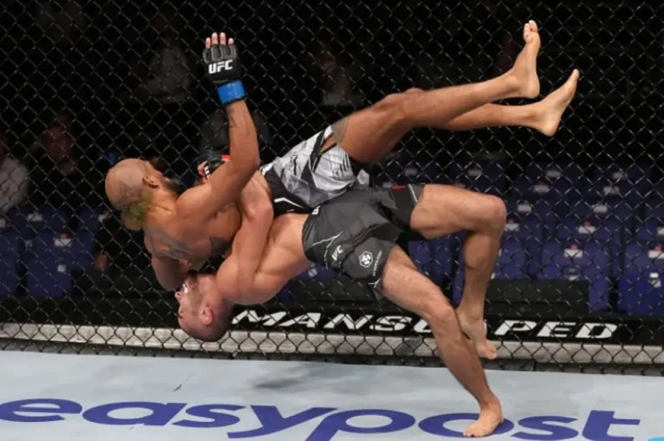 Muhammad Mokaev, Petarung...