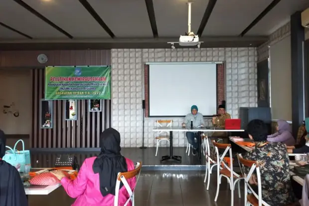 Asisten Deputi Kementerian...