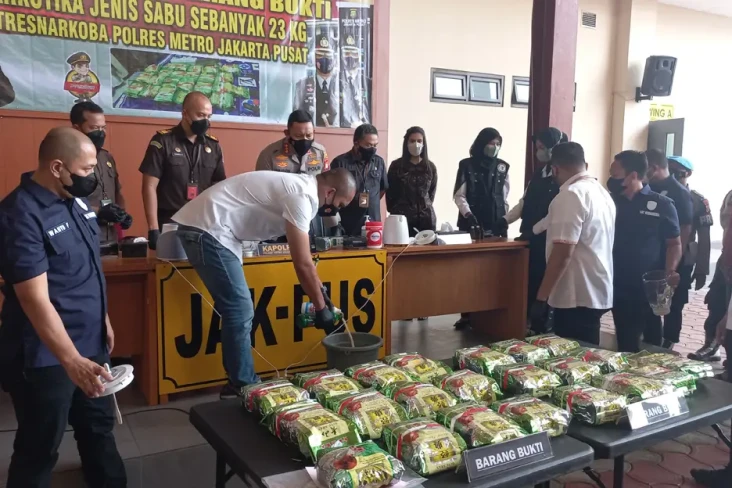 Polres Jakpus Musnahkan...