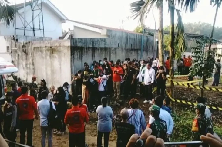 Makam Brigadir J Dibongkar...