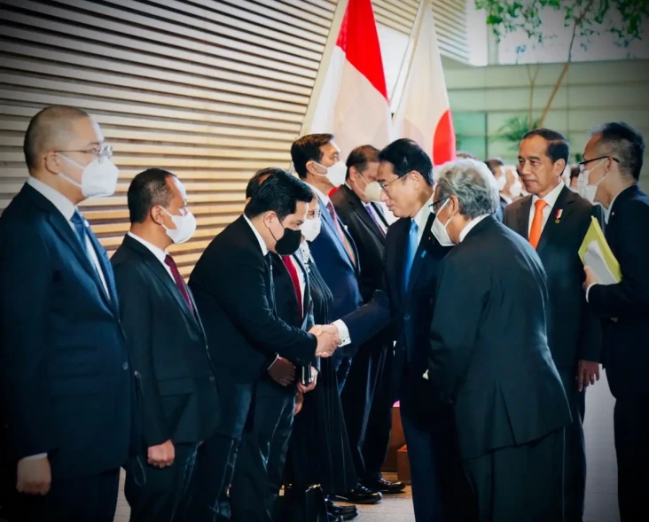 Dampingi Jokowi Bertemu...