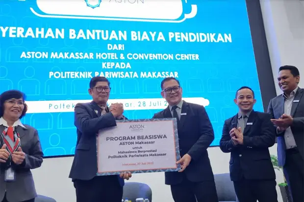 Aston Makassar Beri...