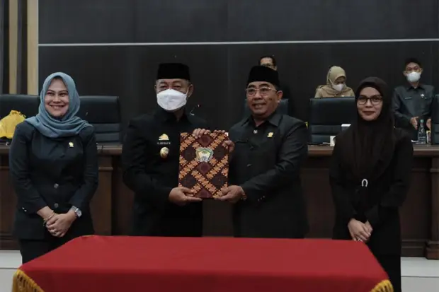 Dewan Sahkan Perda Pertanggungjawaban...