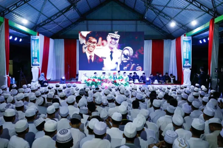 Ribuan Santri dan Ulama...