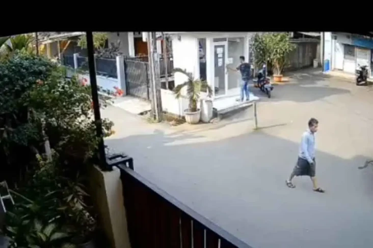 Polisi Buru Penipu dengan...