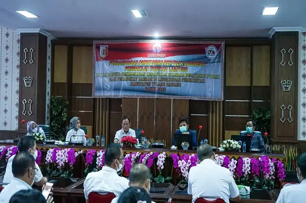 Bupati Winarti yang...