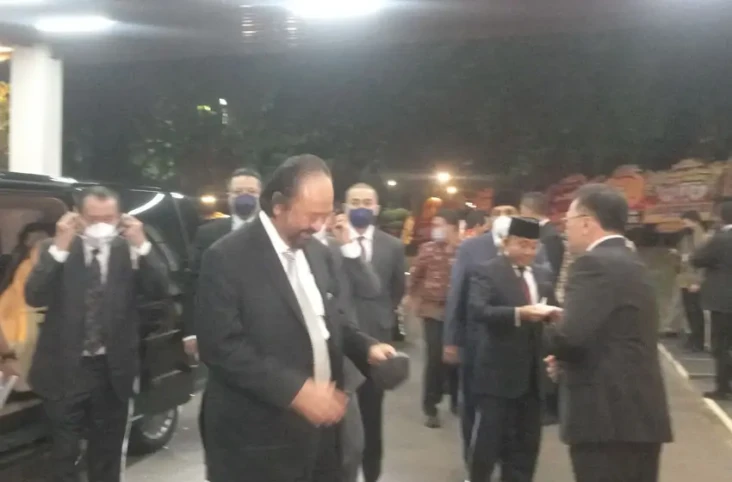 Surya Paloh Hadiri Resepsi...