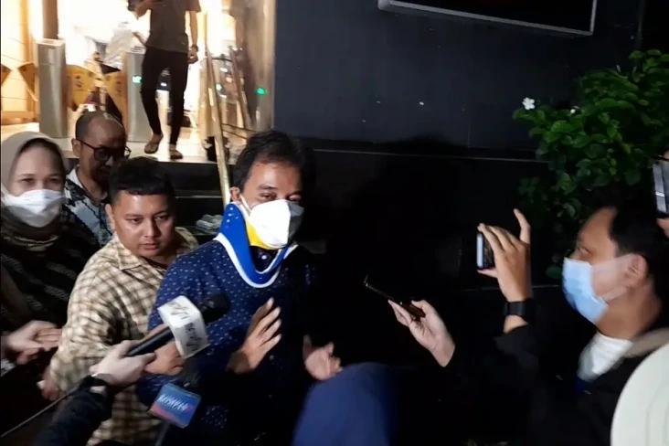 Roy Suryo Kembali Tak...