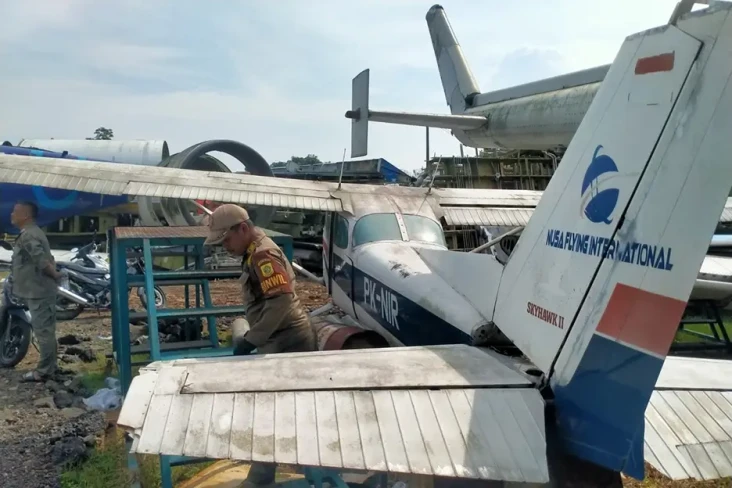 Izin Belum Lengkap,...