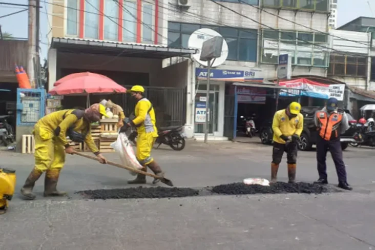 Pemkot Jaksel Perbaiki...