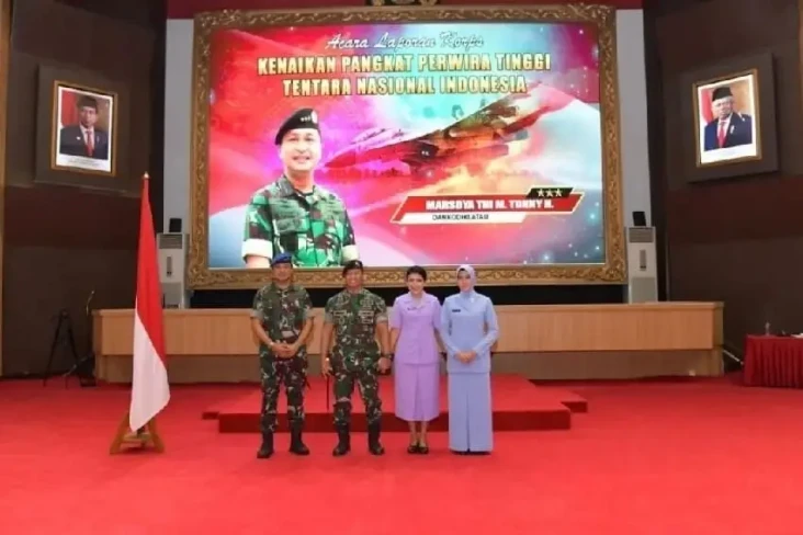 Naik Pangkat, Mantan...