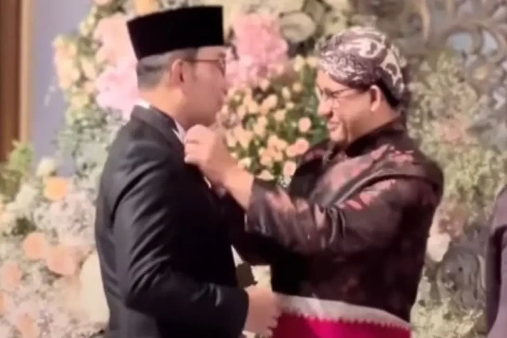 Hadiri Pernikahan Mutiara...