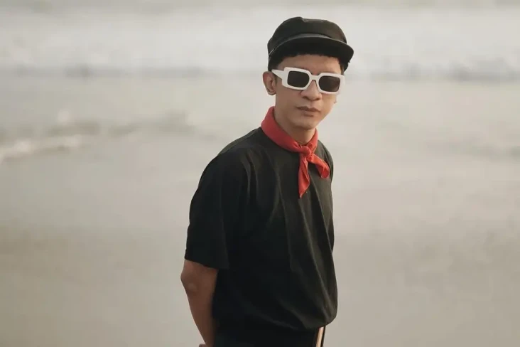 Dandan ala Perempuan,...