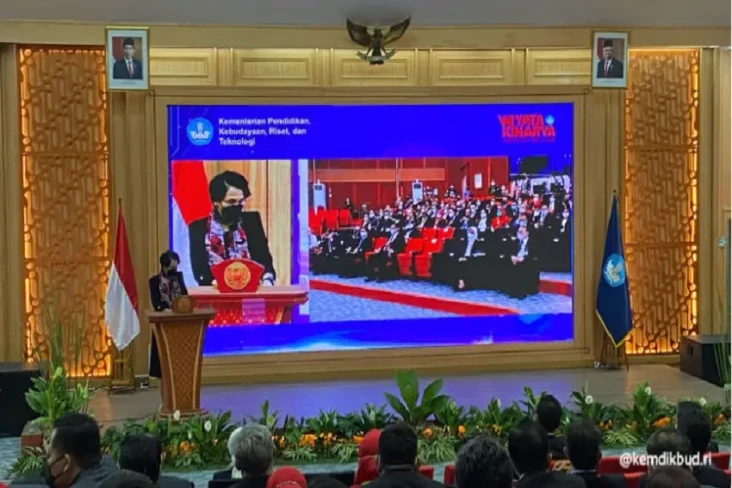 Kemendikbudristek Dorong...