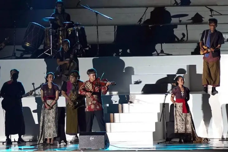 Penampilan Artis Awali...